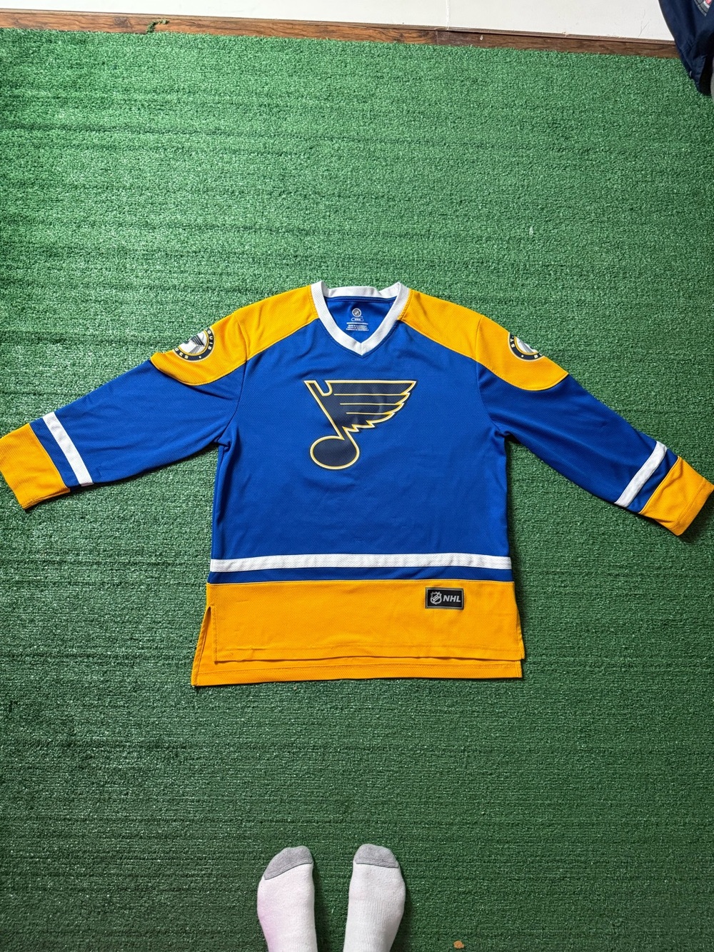Used Men’s Breakaway St. Louis Blues Home Jersey Medium